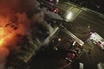 Сотрудники МЧС России работают на месте пожара в кафе «Полигон» на Никитской улице в Костроме, 5 ноября 2022 года