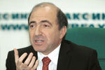 2000. Борис Березовский на пресс-конференции в Москве заявил, что его вызвали в Генпрокуратуру.