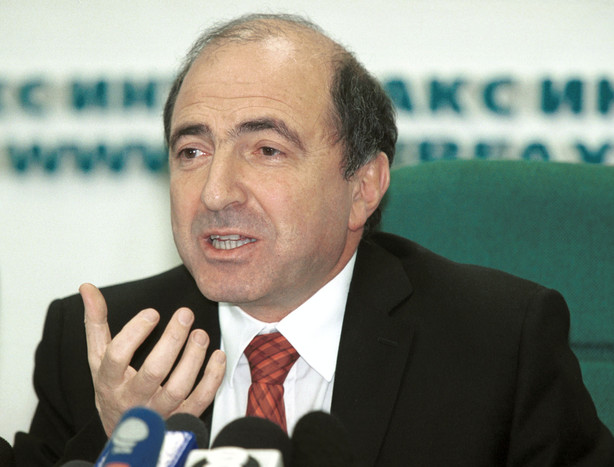 2000. Борис Березовский на пресс-конференции в Москве заявил, что его вызвали в Генпрокуратуру.