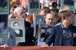 Президент Российской Федерации Владимир Путин и актер Театра имени Вахтангова Василий Лановой во время шествия региональной патриотической общественной организации «Бессмертный полк Москва» по Красной площади

