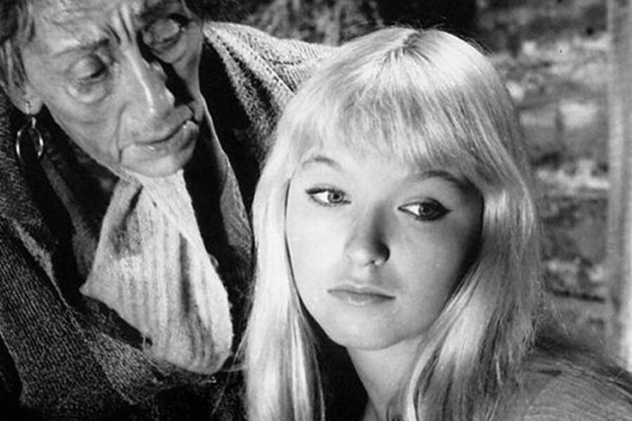 Марина Влади в&nbsp;кадре из&nbsp;фильма &laquo;Колдунья&raquo; (1956)
