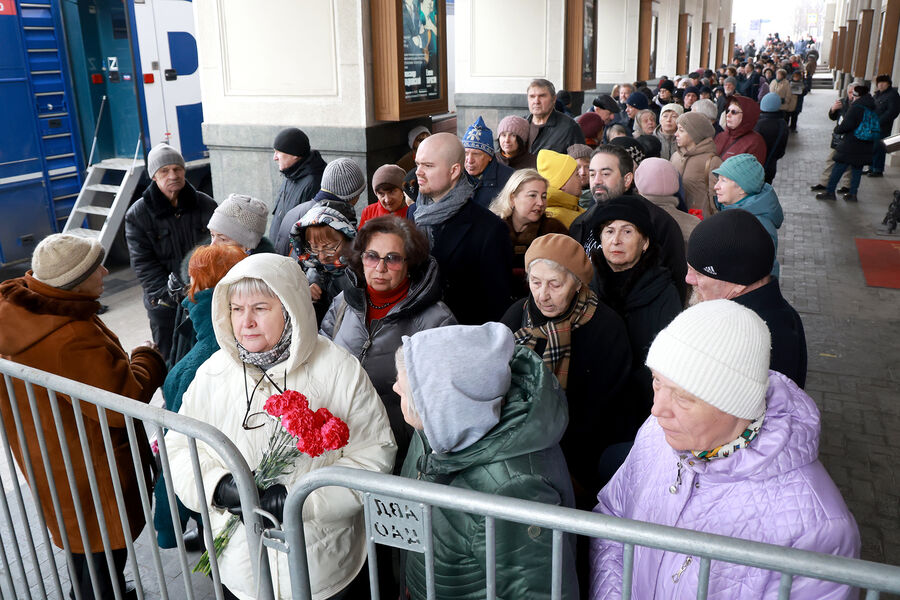 Очередь на&nbsp;церемонию прощания с&nbsp;актером, режиссером и президентом Московского академического театра сатиры Александром Ширвиндтом у&nbsp;Театра сатиры, 18&nbsp;марта 2024&nbsp;года