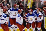 Молодежная сборная России радуется забитому голу