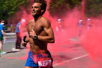 Участник &laquo;Красочного забега&raquo; в&nbsp;&laquo;Лужниках&raquo; в&nbsp;Москве, 11&nbsp;июня 2017&nbsp;года