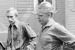 Владимир Путин (слева) на даче у знакомого, 1980-е