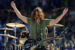 Фронтмен Soundgarden Крис Корнелл во время концерта в Сиэтле, 2014 год