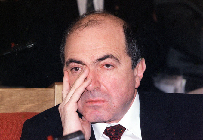 2000. Депутат Борис Березовский во время первого пленарного заседания Госдумы третьего созыва.