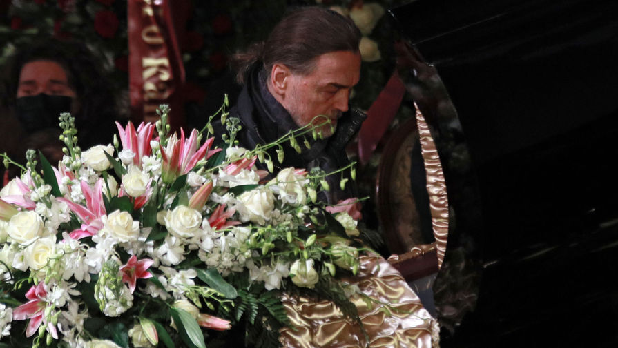 Художник Никас Сафронов во время церемонии прощания с&nbsp;художественным руководителем &laquo;Ералаша&raquo; Борисом Грачевским в&nbsp;Доме кино, 17&nbsp;января 2021&nbsp;года