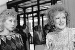 Ирина Мирошниченко (слева) и Людмила Гурченко на кинофестивале в Москве, 1987 год