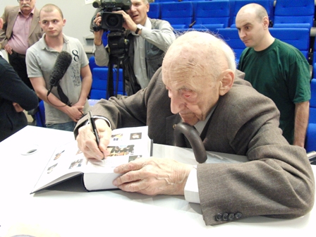 Презентация книги «Космонавтика ХХI века» под общей редакцией академика РАН Б.Е. Чертока в Мемориальном музее космонавтики
