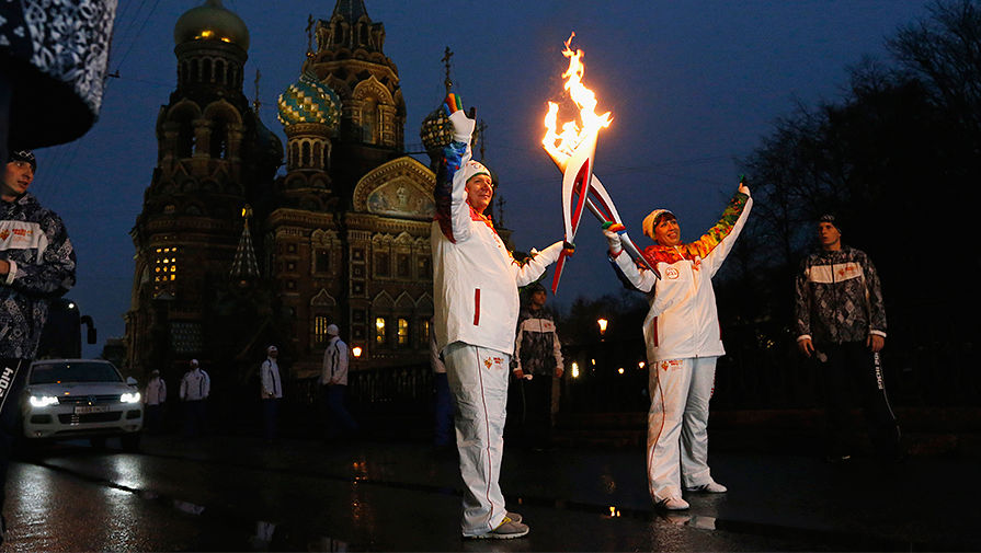 На&nbsp;эстафете олимпийского огня &laquo;Сочи 2014&raquo; в&nbsp;Санкт-Петербурге, 2013&nbsp;год
