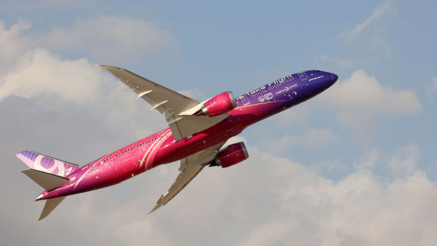 Широкофюзеляжный двухдвигательный пассажирский самолет Boeing 787 Dreamliner на Международной авиационно-космической выставке Dubai Airshow