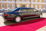 Новый лимузин проекта «Кортеж» во время инаугурации президента России Владимира Путина в Кремле, 7 мая 2018 года