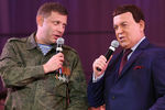 Премьер-министр самопровозглашенной ДНР Александр Захарченко и певец Иосиф Кобзон во время выступления в Донецком театре оперы и балета, 2014 год