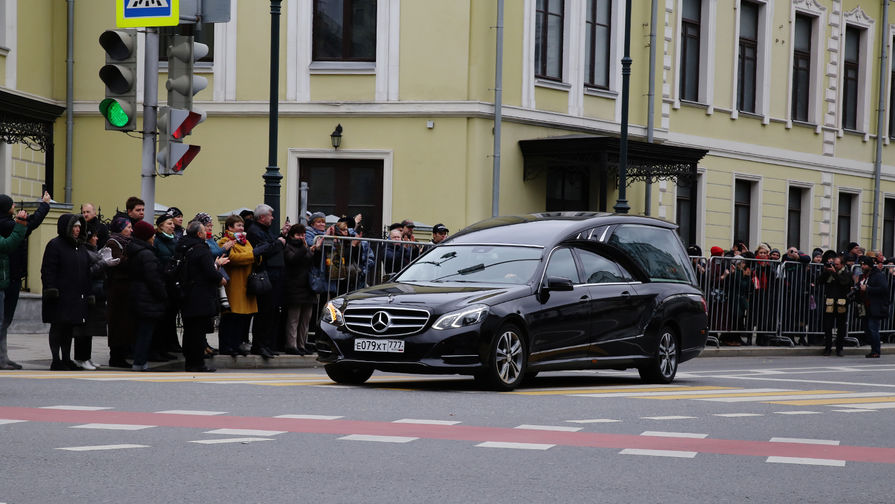 Во время церемонии прощания с&nbsp;актером театра и кино Николаем Караченцовым, 29 октября 2018 года 