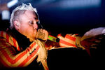 Лидер британской группы The Prodigy Кит Флинт во время концерта, 2008 год