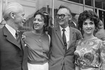 Председатель Палаты продюсеров Финляндии Мауно Мякеля, финская актриса Роз-Мари Прехт, советский режиссер Леонид Иович Гайдай и советская актриса Зинаида Михайловна Кириенко (слева направо) во время посещения киностудии «Мосфильм», 1971 год