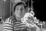 <b>Андрей Николаев (27 марта 1938? — 14 августа 2023)</b> — артист цирка, известный публике как клоун Андрюша. Народный артист РСФСР, единственный в СССР обладатель высшей всемирной клоунской награды «Золотая маска Грока».
