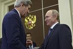 Госсекретарь США Джон Керри и президент России Владимир Путин во время встречи в резиденции «Бочаров ручей»