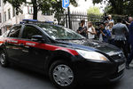 У здания Главного следственного управления СК РФ по Москве, где проходят обыски