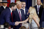 Президент США Дональд Трамп, вице-президент Джеймс Дэвид Вэнс и певица Кэрри Андервуд во время церемонии, 20 января 2025 года