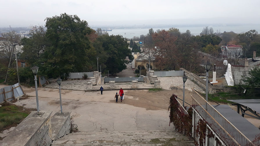 Панорамный вид с одного из пролетов Митридатской лестницы