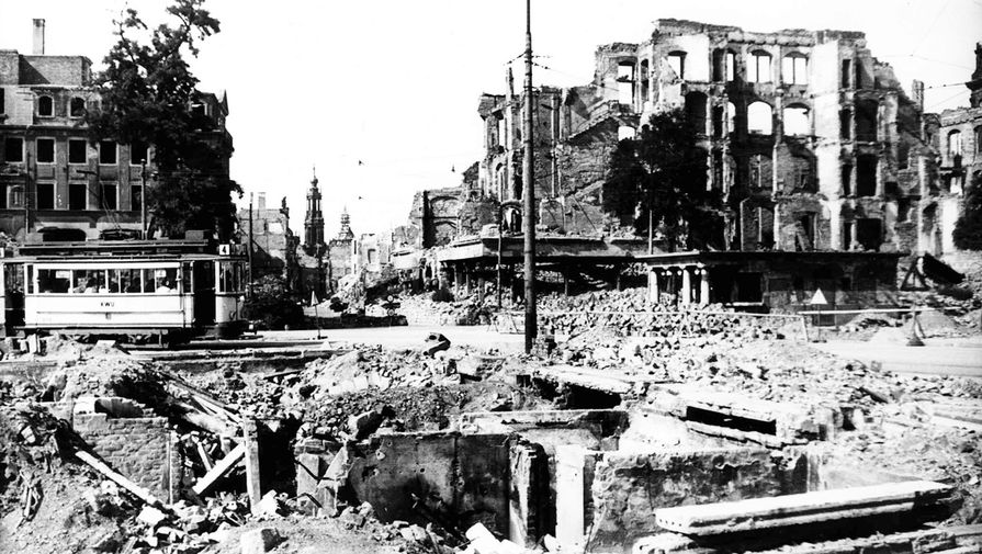 Разрушенный Дрезден, 1945 год