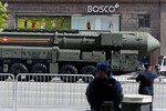 Автономная пусковая установка ПГРК «Ярс» едет на Красную площадь в Москве на военный парад, посвященный 78-й годовщине Победы в Великой Отечественной войне
