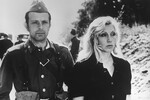 Игорь Васильев в роли Кузьмина и Ирина Мирошниченко в роли Надежды в кадре из фильма «Вернемся осенью», 1979 год