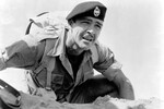 <b>«Холм» (1965)</b>
<br><br>
Черно-белая военная драма выдающегося режиссера Сидни Люмета с Коннери в главной роли. Действие фильма разворачивается в годы Второй мировой войны в британском исправительном лагере, который базируется в африканской пустыне.