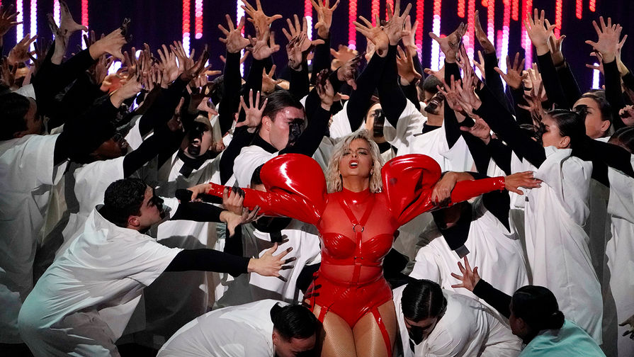 Биби Рекса выступает на&nbsp;MTV Europe Music Awards, 4 ноября 2018 года
