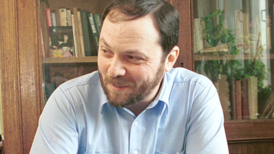 Телеведущий информационной службы Владимир Кара-Мурза у себя дома, 2001 год