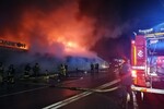 Сотрудники МЧС России работают на месте пожара в кафе «Полигон» на Никитской улице в Костроме, 5 ноября 2022 года
