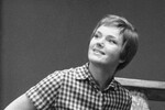 Юлия Борисова в сцене из спектакля «Коронация» театра им. Евгения Вахтангова, 1971 год