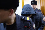 Бывший сотрудник полиции Эдуард Матвеев, подозреваемый в изнасиловании девушки-дознавателя, в Кировском районном суде Уфы, 2 ноября 2018 года