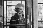 Актриса Лариса Голубкина в уличной телефонной будке, 1965 год