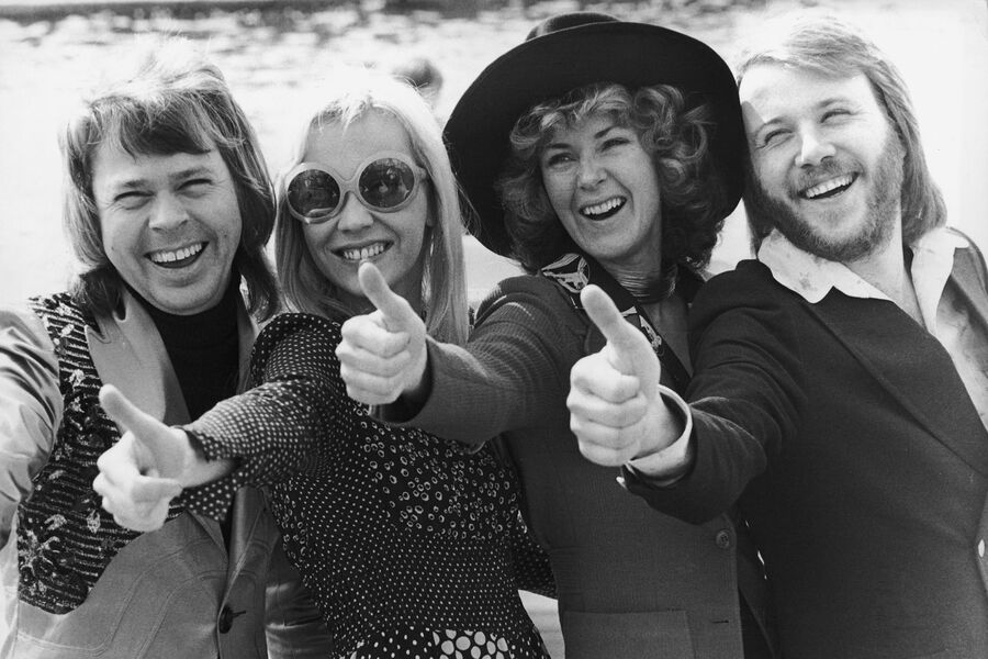 Группа ABBA (Бенни Андерссон, Анни-Фрид Лингстад, Агнета Фельтског и Бьорн Ульвеус) после победы на&nbsp;конкурсе «Евровидение-1974»
