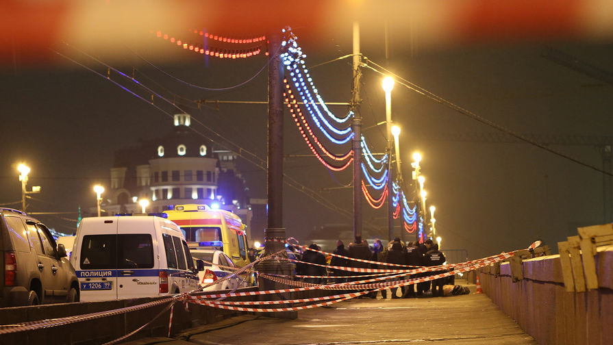 Место убийства Бориса Немцова на Большом Москворецком мосту в центре Москвы, 28 февраля 2015 года