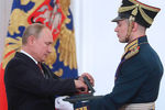Президент России Владимир Путин во время церемонии вручения государственных премий за выдающиеся заслуги, 12 июня 2018 года