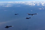 Первая группа российских самолетов в составе Ту-154 и многофункциональных бомбардировщиков Су-34 во время перелета с авиабазы Хмеймим в пункты постоянного базирования на территории России