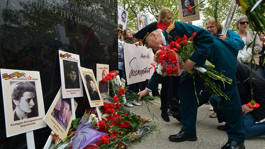 Участники акции &laquo;Бессмертный полк&raquo; в&nbsp;Нью-Йорке