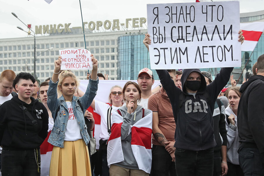 10–11 августа о&nbsp;забастовках начали массово объявлять целые предприятия. Первыми стали работники Белорусского металлургического завода, Минского электротехнического завода и Жабинковского сахарного завода. На&nbsp;массовую акцию протеста 14&nbsp;августа вышли работники Минского транспортного завода