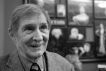 <b>Игорь Ясулович (24 сентября 1941 — 19 августа 2023) </b>— советский и российский актер театра, кино, озвучивания и дубляжа, кинорежиссер, сценарист и педагог. Народный артист РФ. Игорь Ясулович снимался в «Бриллиантовой руке», «Двенадцати стульях» и «Гардемарины, вперед!». Всего его фильмография насчитывает более 120 картин. Он озвучил короля Гарольда из мультфильма «Шрек». С 1993 года Игорь Ясулович служил в Московском театре юного зрителя. Он играл в спектаклях «Собачье сердце» по повести Михаила Булгакова, «Гроза» по пьесе Александра Островского, «Пингвины» по мотивам пьесы Ульриха Хуба «У ковчега в восемь», «Скрипка Ротшильда» и «Черный монах» по произведениям Антона Чехова и других.
