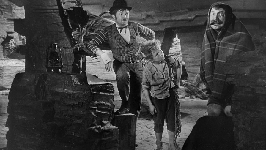 Кадр из&nbsp;новеллы &laquo;Вождь краснокожих&raquo; в&nbsp;фильме &laquo;Деловые люди&raquo; (1962)