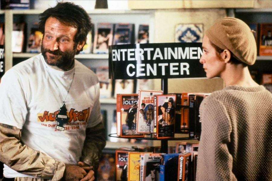 <b>&laquo;Король-рыбак&raquo; (1991)</b>
<br><br>
В&nbsp;фильме Терри Гиллиама актер перевоплотился в&nbsp;бывшего профессора, а ныне сумасшедшего бродягу по&nbsp;имени Пэрри, жизнь которого меняется из-за одного неудачного эфира популярного радиоведущего: находясь под&nbsp;впечатлением от его программы, маньяк убивает нескольких человек, включая супругу Пэрри. Сам сюжет ленты построен вокруг легенды из&nbsp;цикла имени короля Артура. Роль в&nbsp;&laquo;Короле-рыбаке&raquo; принесла Уильямсу уже третью в&nbsp;его карьере номинацию на&nbsp;&laquo;Оскар&raquo;, а также третий &laquo;Глобус&raquo;.
