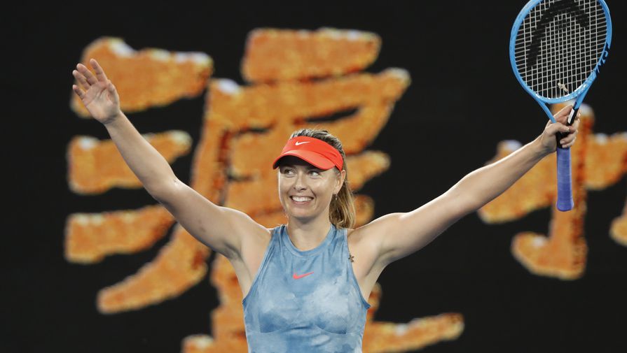 Мария Шарапова в матче Australian Open против Каролин Возняцки