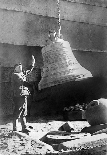 1930 год. Снятие колоколов с Храма Христа Спасителя