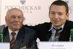 Алексей Ботян и актер Александр Олешко во время пресс-конференцией, посвященной показу фильма режиссера А.Иванкина «Счастье полковника Ботяна», 2009 год