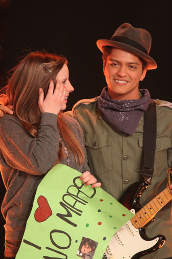 Бруно Марс на&nbsp;немецком шоу &laquo;Wetten, dass..?&raquo; в&nbsp;Аусбурге, 2011 год