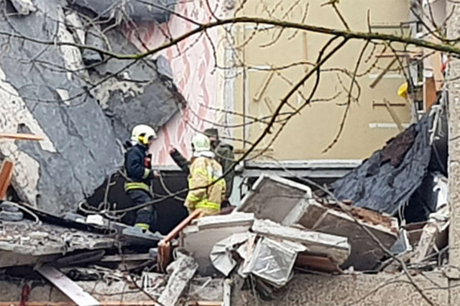 Спасатели работают на&nbsp;месте взрыва бытового газа в&nbsp;жилом доме в&nbsp;Ступино, 11&nbsp;апреля 2022&nbsp;года